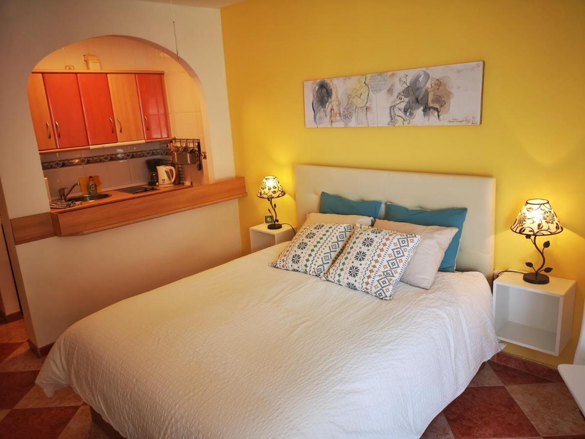 Studio Beso Del Mar Apartment Nerja Exterior photo